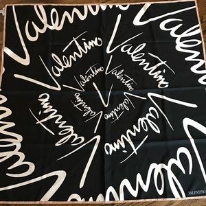 🔥🔥🔥Valentino Silk Scarf
